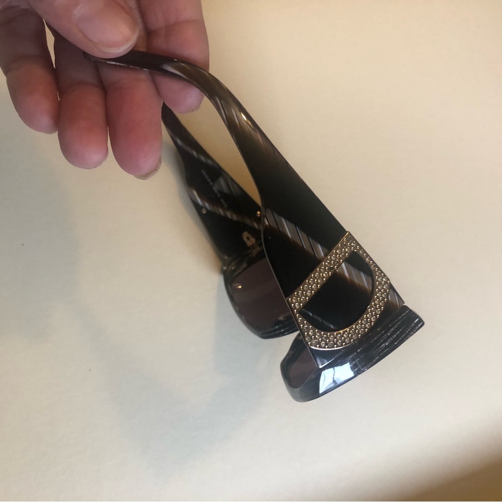 D & G Tortoise Shell Sunglasses With Case & Dust … - image 7